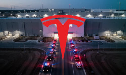 Beitragsbild zu Tesla Aktie: Polizeieinsatz im Werk