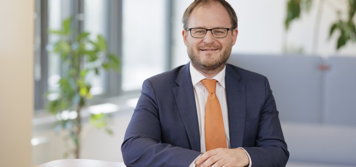 Beitragsbild zu Vom verstärkten Smart-sein, der immateriellen Infrastruktur und verbotenem Schwarz-Weiß-Denken (Podcast „Von Bullen & Bären” 60: Stefan Grünwald (RCM)