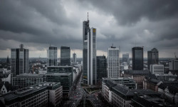 Beitragsbild zu DAX: Kriegsschock trifft Frankfurt