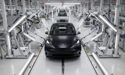 Beitragsbild zu Tesla Aktie: Drei Fronten, ein Ziel