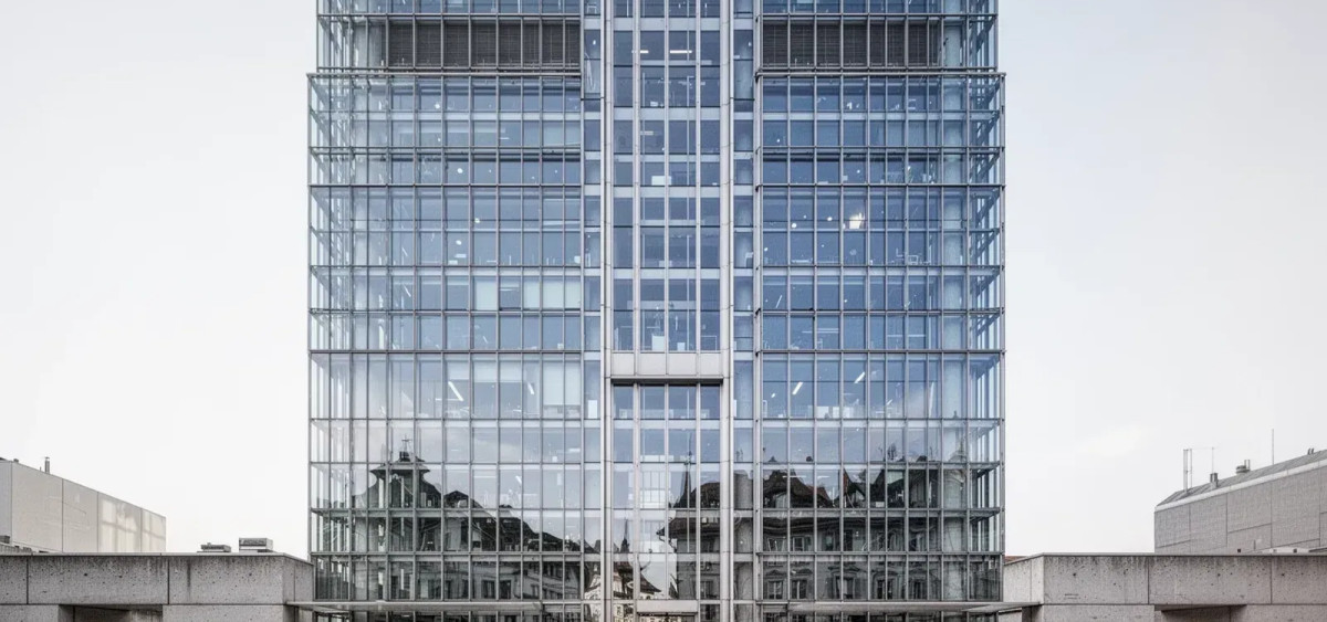 Beitragsbild zu UBS Aktie: Milliarden-Gewinn und Personalumbau