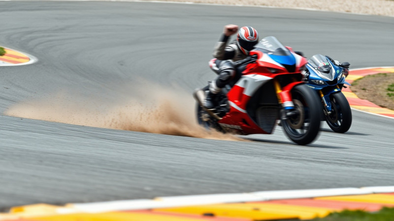 Beitragsbild zu MotoGP: Marquez stürzt im Sprintrennen - Bezzecchi jubelt