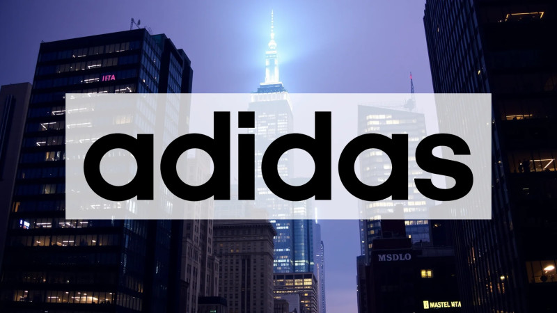 Beitragsbild zu Adidas Aktie: Doppelschlag schockt!