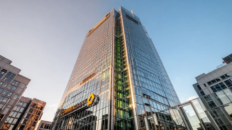 Beitragsbild zu Commerzbank Aktie: UniCredit macht Zug