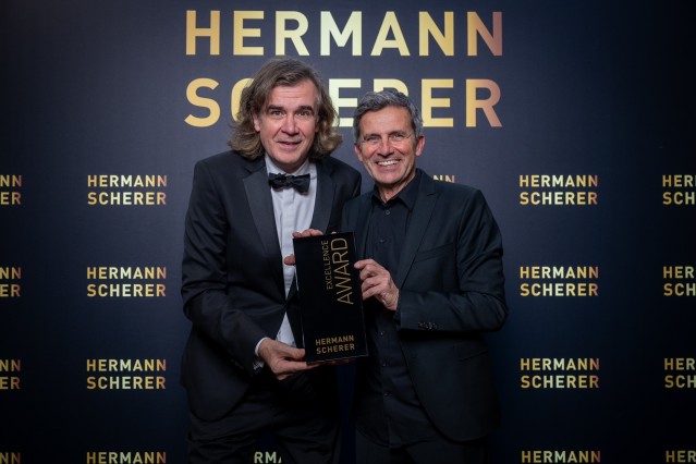 Foto1 Christian Karl mit dem Award