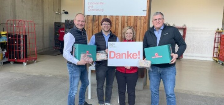 Beitragsbild zu Schweinebauern spenden 11.000 Fleischpakete