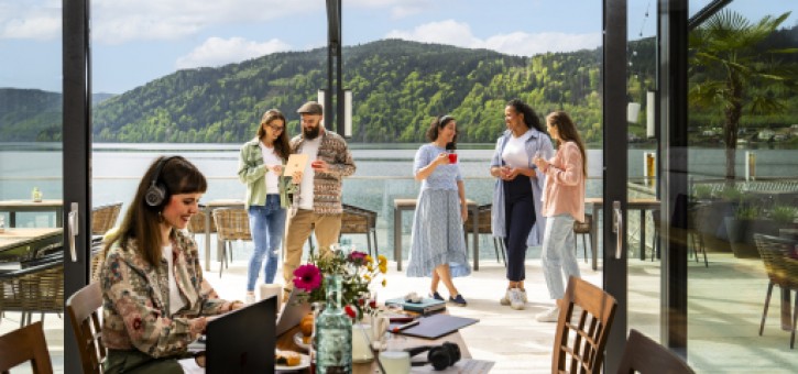 Beitragsbild zu Workation zwischen See und Berg: MBN vergibt den schönsten Schreibtisch der Alpen