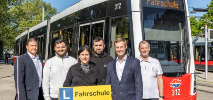 Beitragsbild zu Die Weichen sind gestellt: Fahrlehrer tauschen Auto gegen Bim