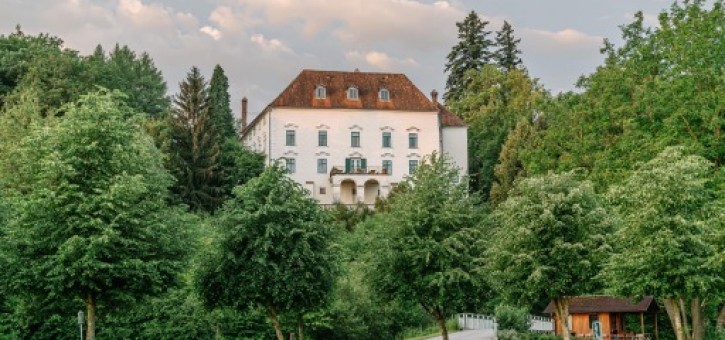Beitragsbild zu KORREKTUR zu OTS0157 vom 20.03.2025: Schloss Ernegg feiert große Eröffnung von „Die Meierei“