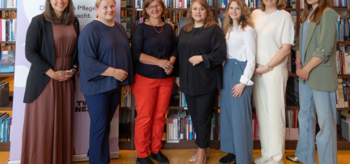 Beitragsbild zu Zum Tag der Pflege am 12. Mai: Steigender Pflegebedarf bis 2050 - Umdenken in Politik, Wirtschaft und Gesellschaft gefragt