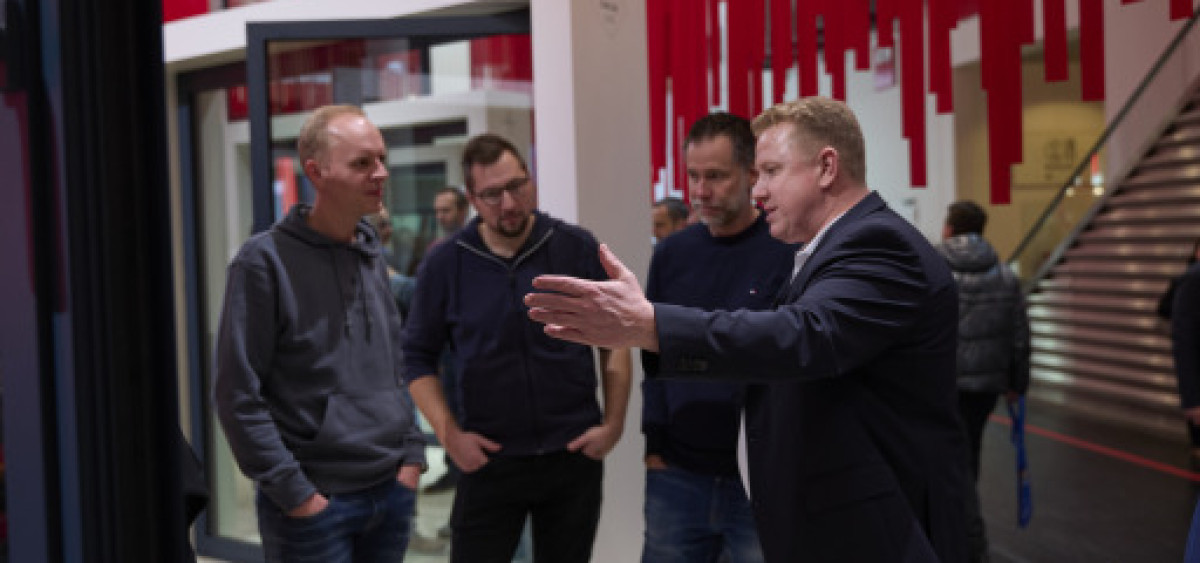 Beitragsbild zu Mission Nachhaltigkeit: Gemeinschaftsmarke ALU-FENSTER unternimmt Pressereise zur BAU 25