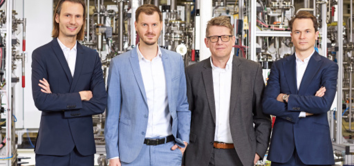 Beitragsbild zu E-Fuel-Produzent INERATEC schließt Finanzierungsrunde über 70 Millionen Euro mit der Europäischen Investitionsbank und Breakthrough Energy