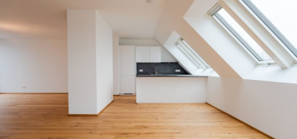 Beitragsbild zu Dachgeschossausbau in 1090 erfolgreich fertiggestellt: ViennaEstate schafft neuen Wohnraum über den Dächern Wiens