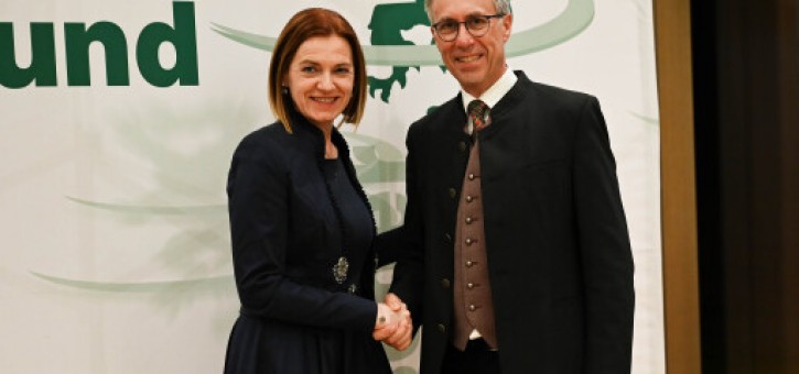 Beitragsbild zu Strasser und Totschnig gratulieren steirischer Bauernbund-Obfrau Simone Schmiedtbauer