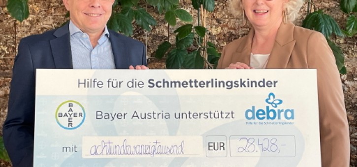Beitragsbild zu Bayer Austria übergibt 28.428 Euro für dringend benötigte Laborgeräte für die EB-Forschung